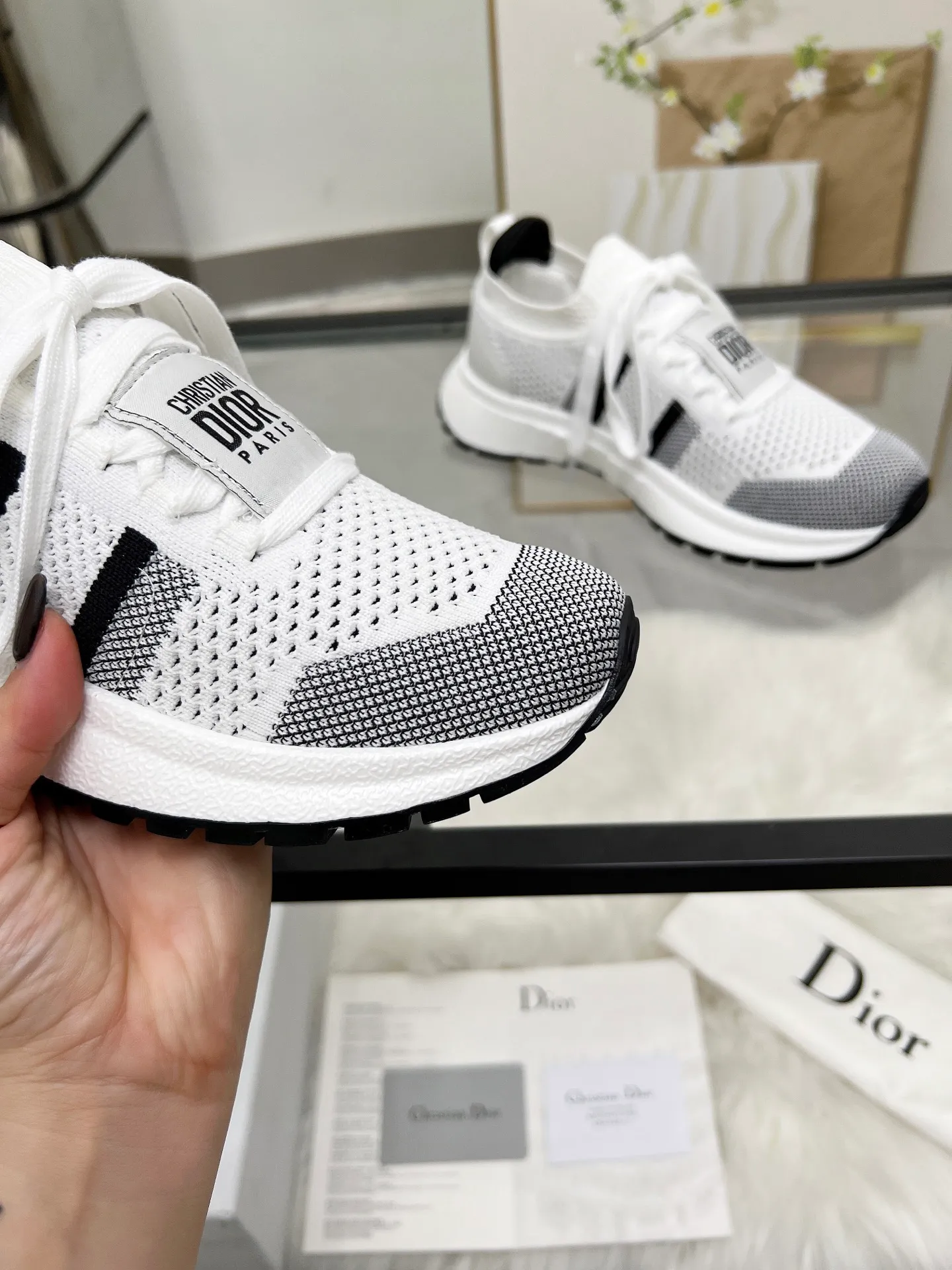 👟👟Ex-factory price 480👟👟 Product trademark: Dior "Dior" casual shoes Regular size: 35-44 Product material: Selected cowhide stitching breathable mesh mesh lining original outsole